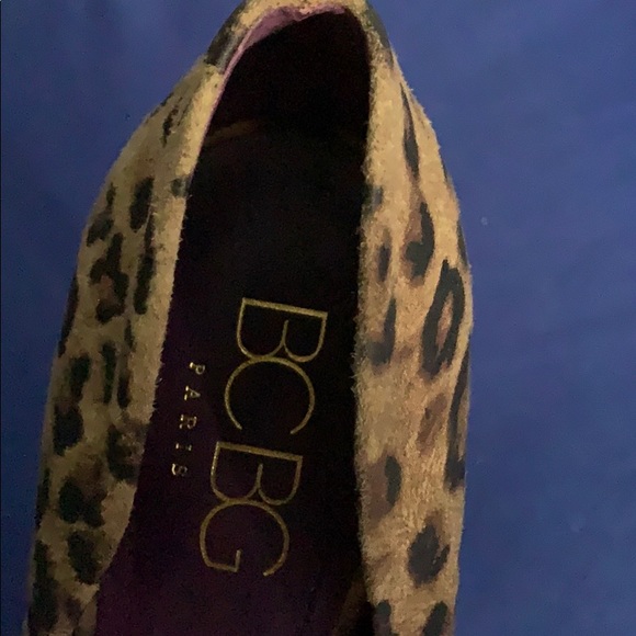 - BCBG PARIS Cheetah PRINT 3in PUMPS - Picture 4 of 4